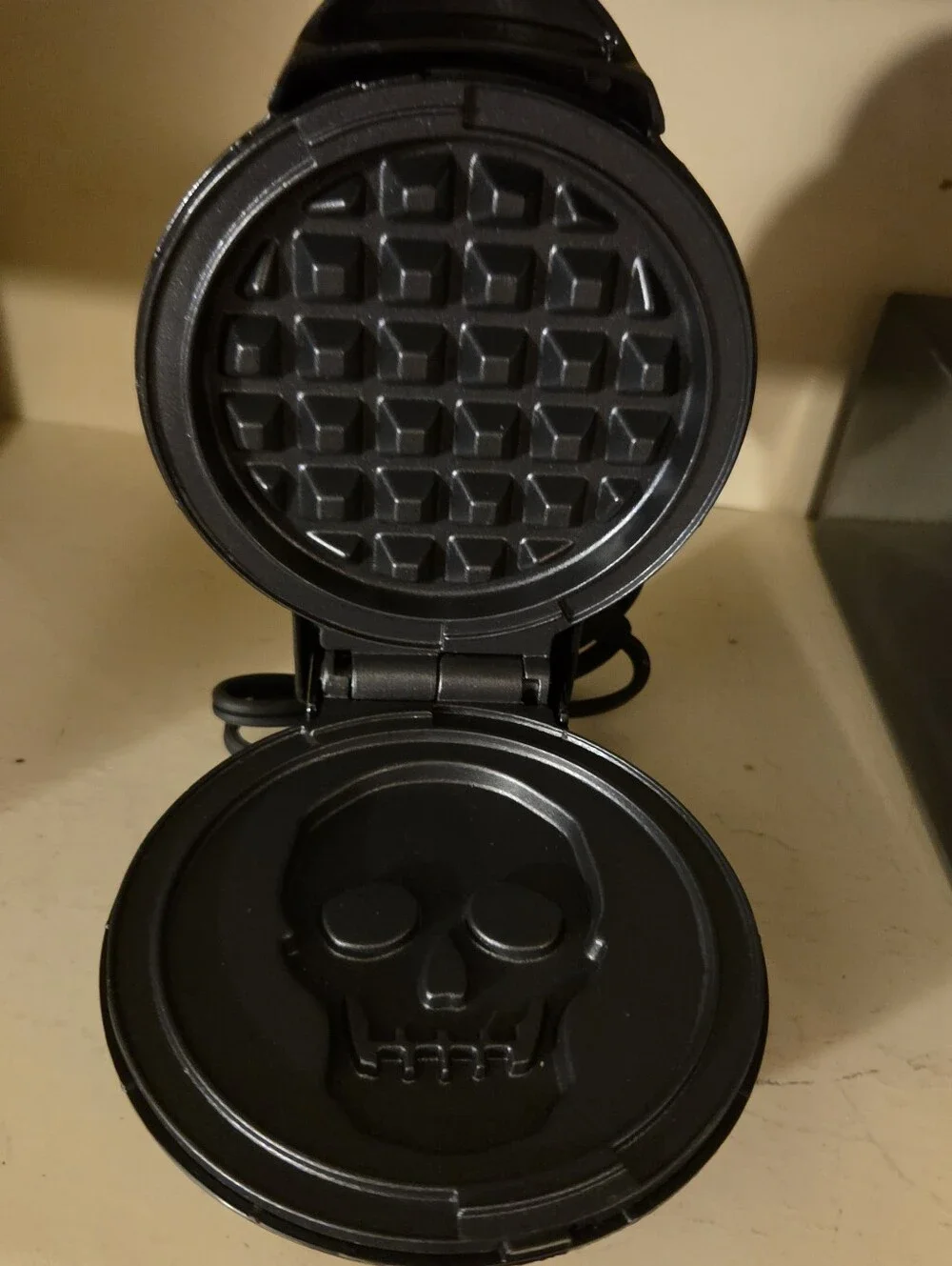DASH Skull Mini Waffle Maker Black - New in Box NIB Halloween Spooky